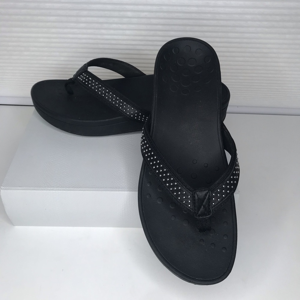 Womens black wedge Vionic studded flip flops Sz 10